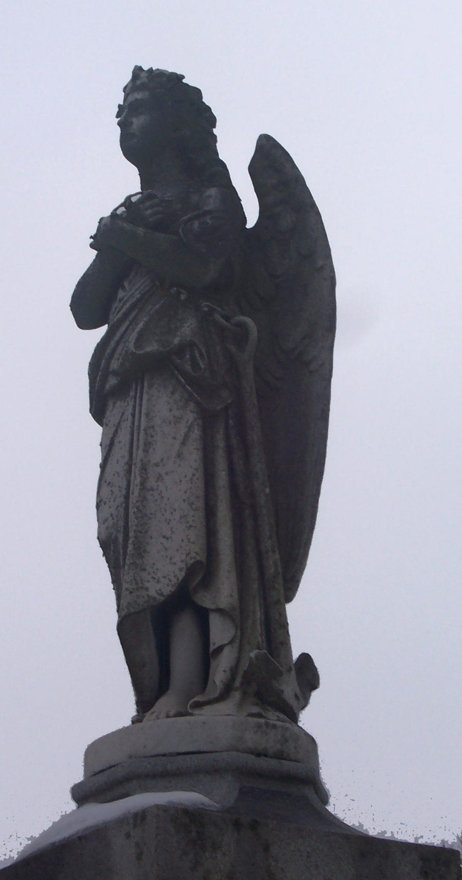 Angel Statue by kurArestocK on deviantART