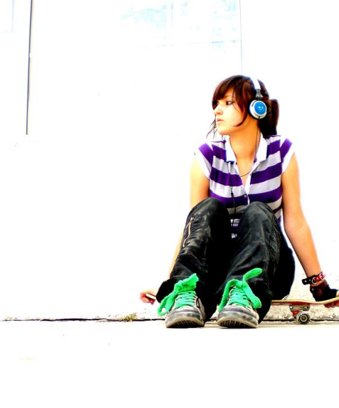 girl_with_earphones_by_Szokata.png