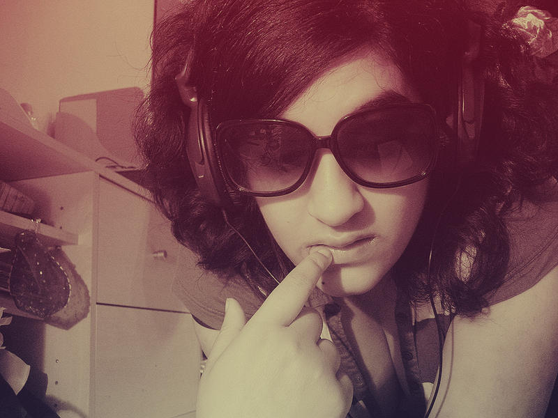 Headphones_by_Marypops.jpg