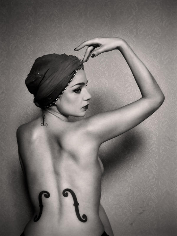 Many celebrities like Angelina Jolie and Jessica Alba team games lower back tattoos.
