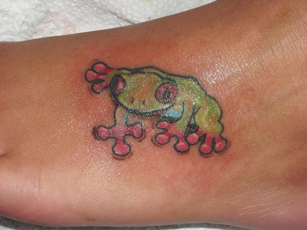 foot frog tattoo