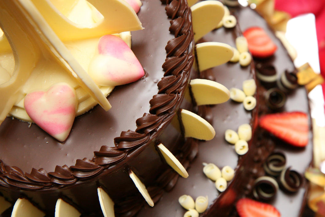 Wedding_Chocolate_Cake_by_otaru23.jpg