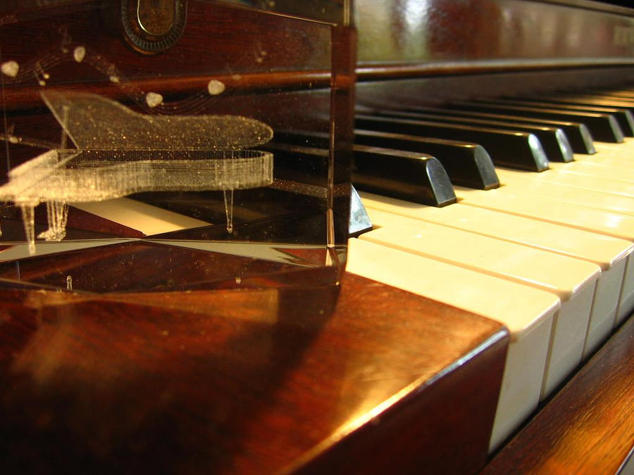 piano_on_a_piano_by_uitimate-d30y9uw.jpg