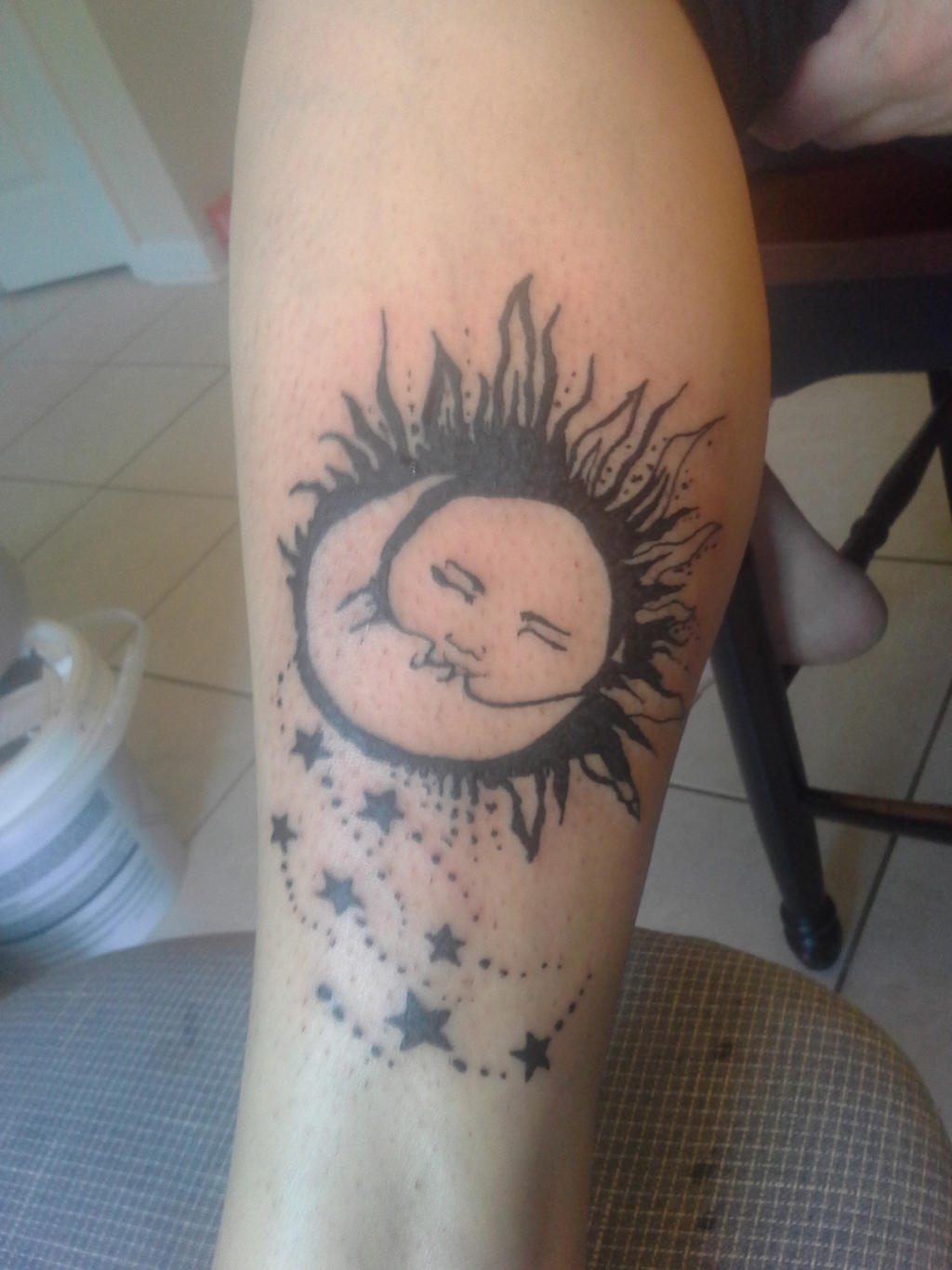 I love this tattoo Tattoos, Moon tattoo, Simple sun tattoo