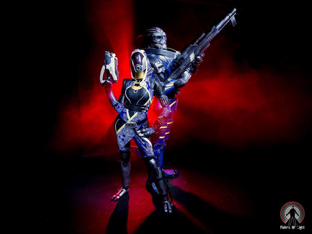 garrus_and_tali_cosplay_lightpainting_by