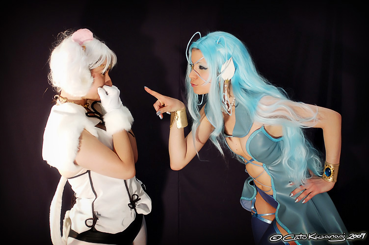 "SIren is bullying the mouse" from <A href="http://www.deviantart.com/art/siren-is-bullying-the-mouse-111957071">PuchysLove</a>, with cosplayers <a href="http://elsch.deviantart.com/">Elsch</a> as Aluminium Siren, and <a href="http://puchys.deviantart.com/">Puchys</a> as Iron Mouse. Photography by <a href="http://catokusanagi.deviantart.com/">catokusanagi</a>.
