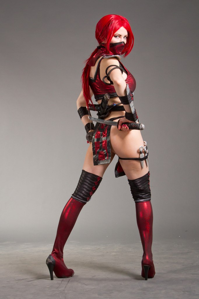 COSPLAY Hotties Featuring Street Fighter's Poison, Mortal 